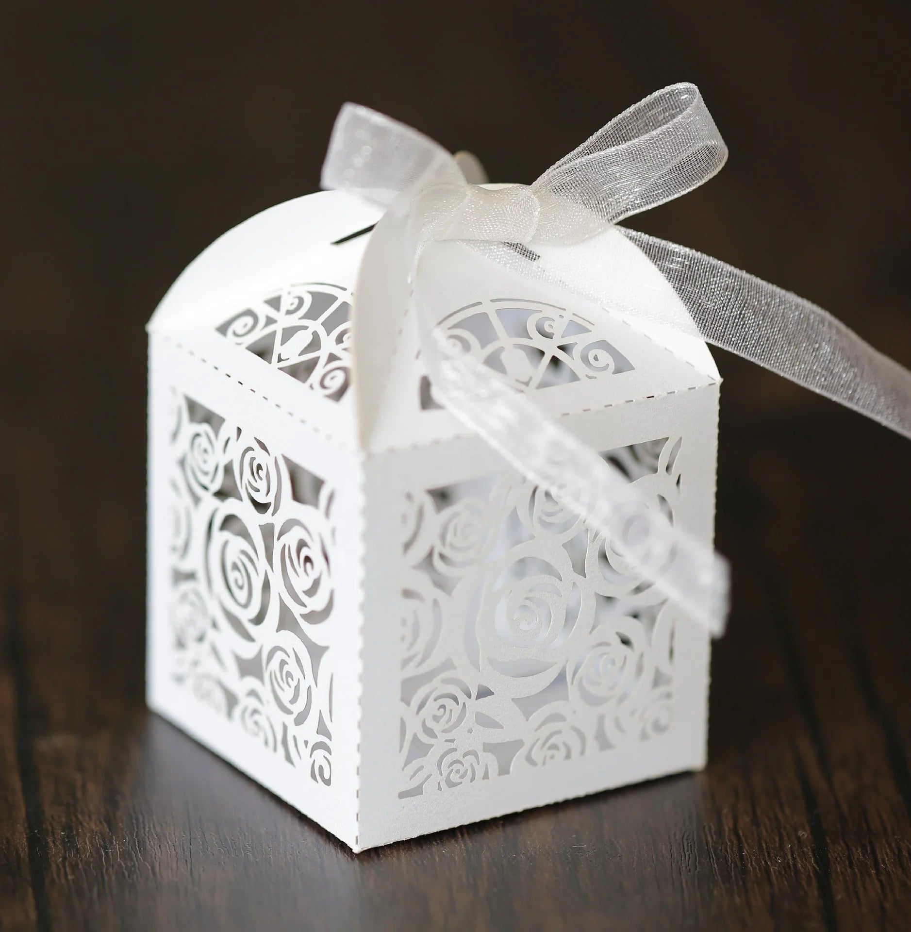 China Suppliers Cheaper Wholesale Hot Sale Hollow Out clear Empty Sweet White Candy Packaging Boxes for Indian Wedding Door G