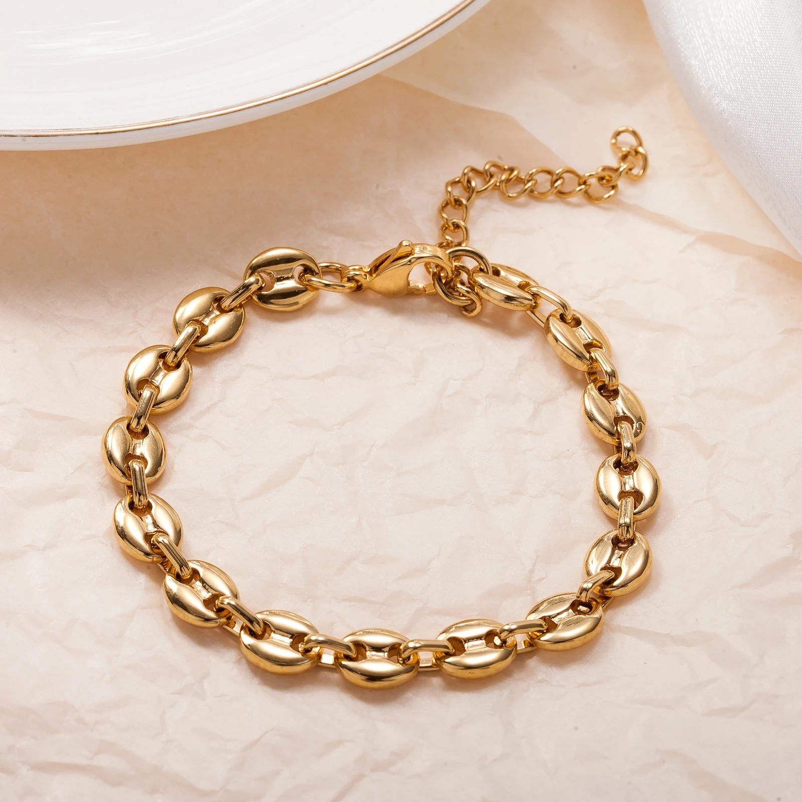 Wholesale New Design Titanium Steel Bracelet Women Luxury 18k Gold Coffee Bean Pig Nose Shaped Bracelet