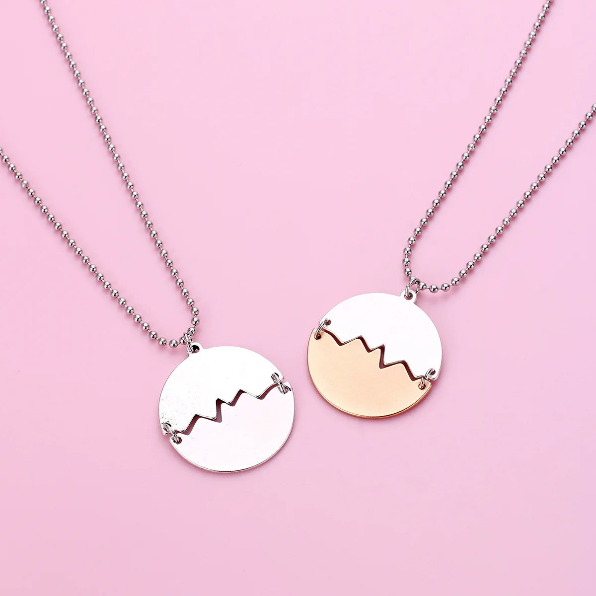 Romantic Valentine's Day Gold and Silver Mosaic Couple Necklace Jewelry Love Round Pendant Matching Necklace for Lovers