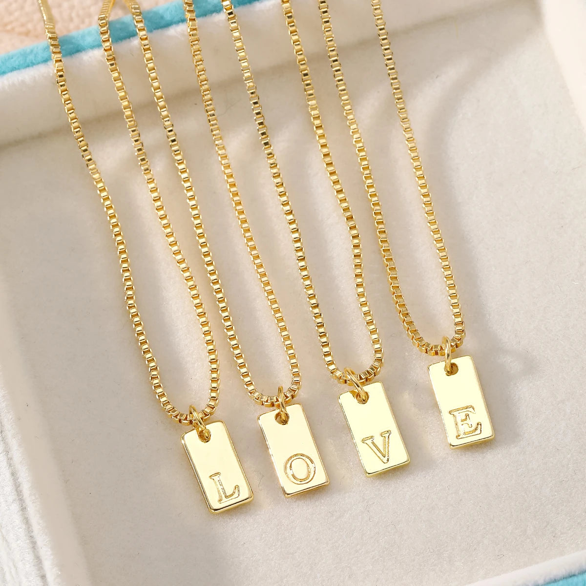 Factory Fashion Custom Name Letter Pendant Necklace in Box Chain for Women Jewelry Minimalist Gold Square Metal Necklace