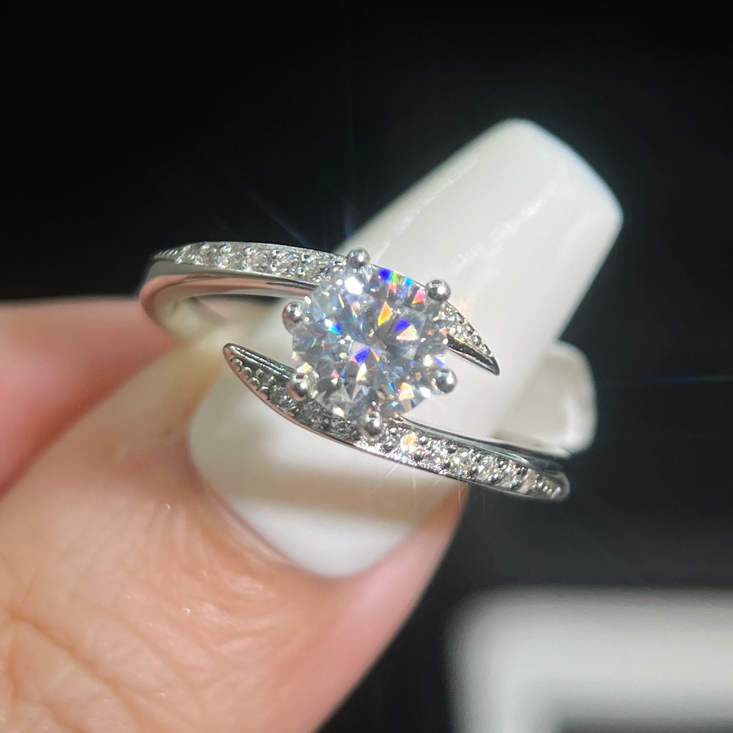 Wholesale VVS 1CT  6.5mm Twist Modern Moissanite Diamond  Engagement S925 Sterling Silver Rings for Women Wedding Jewelry