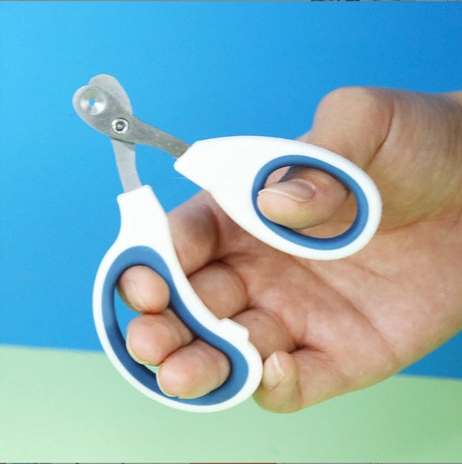 Stainless Steel Pet Nail Trimmers Small Blind Cut Design for Dog's Comfort Plastic Material