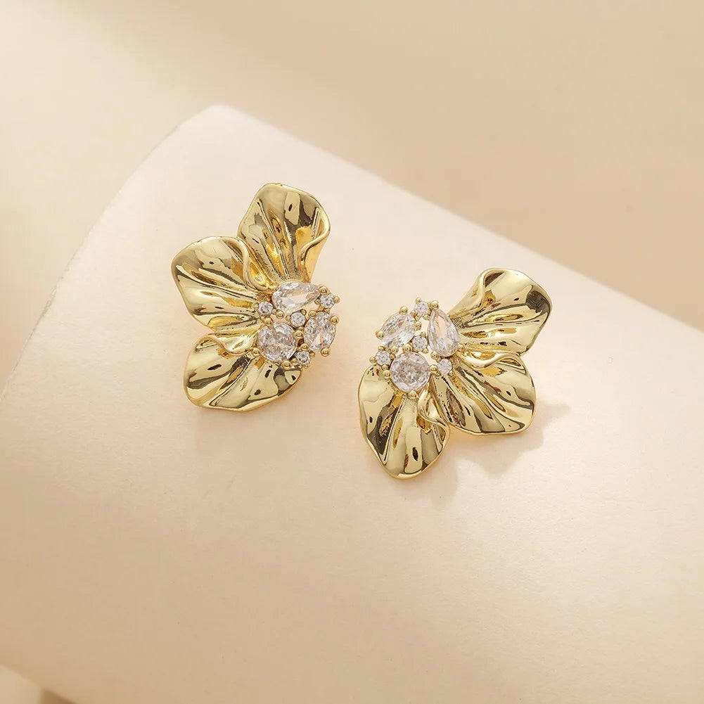 Women's White Zircon Earrings Irregular C-Shaped Brass Hoop with Hemp Wreath for Wedding and Party Gift Idea