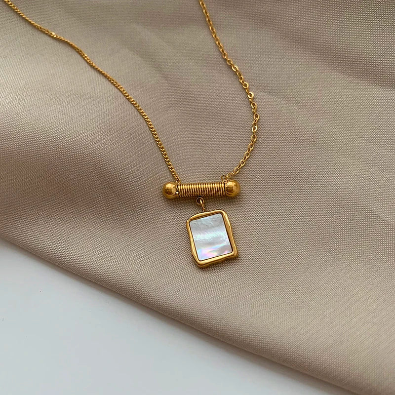 Stainless Steel Spiral Bar Natural White Shell Necklace Irregular Medallion Necklaces Women French Chic Vintage Elegant Jewel