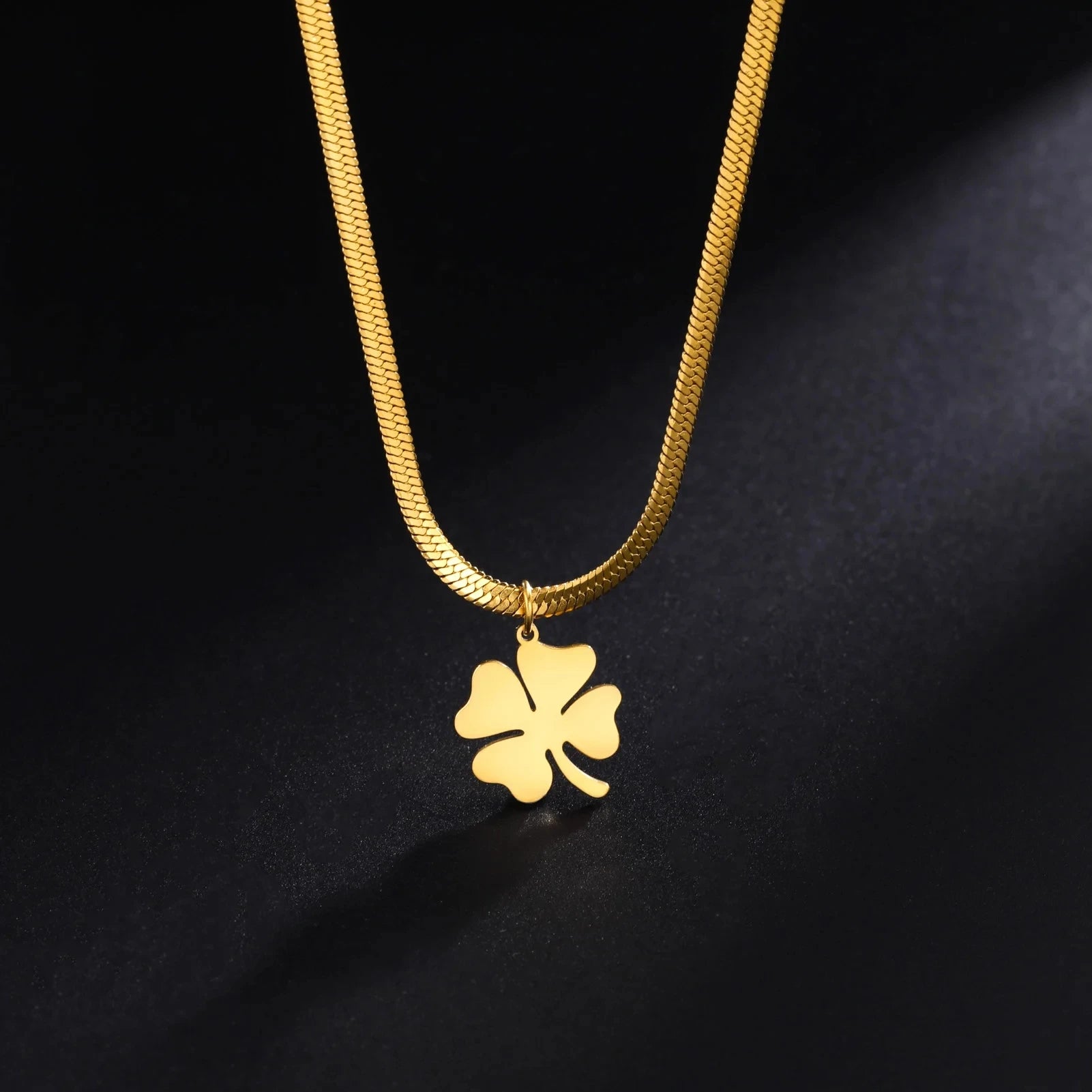Clover Pendant Necklace Fashion Lucky Snake Chain Stainless Steel Jewelry for Man Woman