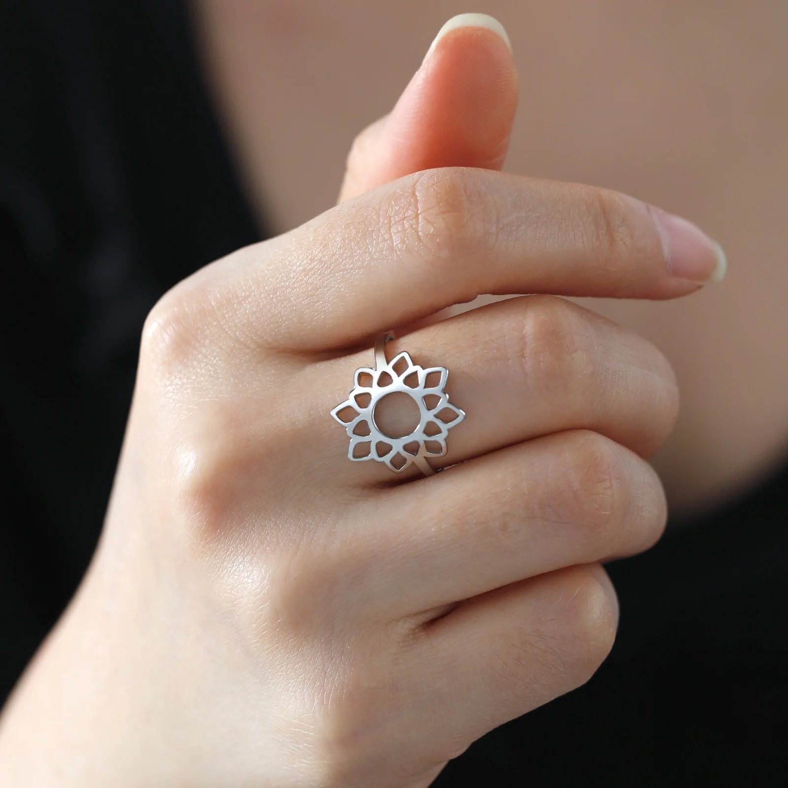 Sunflower Ring Fashion Elegant Finger Ring Stainless Steel Jewelry Anniversary Birthday Gift for Women