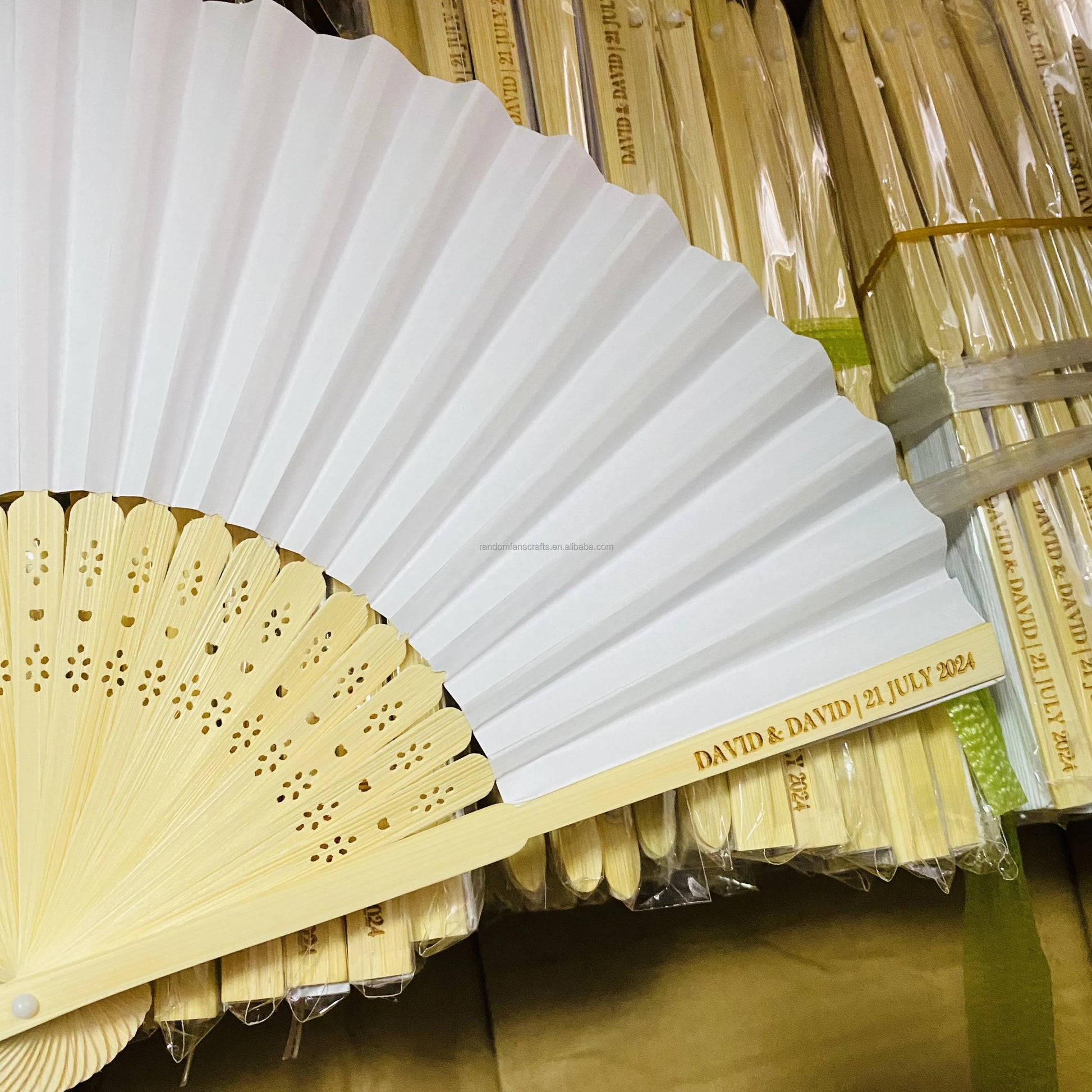 New Arrival Hot Sale Wedding Gifts for Guests Wedding Fans Nice Paper Fans Folding Hand Fan
