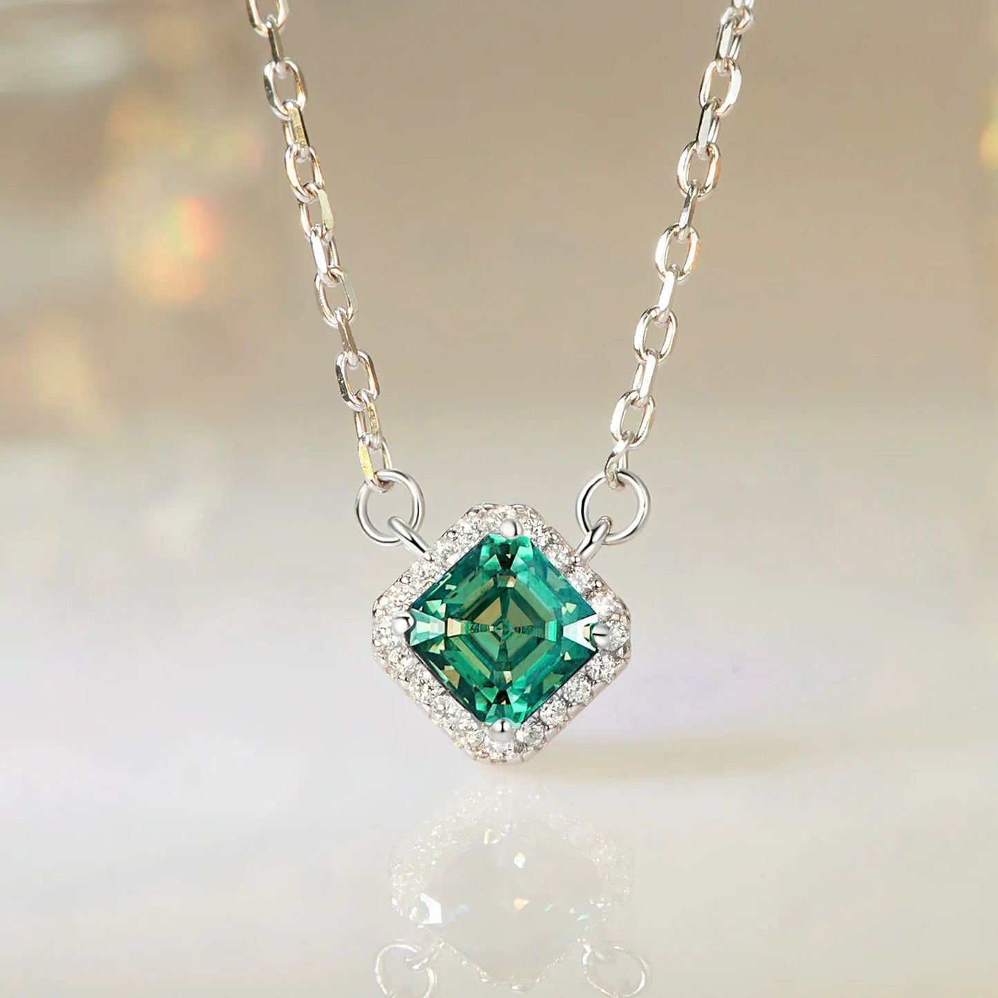 Factory Wholesale 60 Cent Square Green Moissanite Necklace Retro Luxury Temperament 925 Sterling Silver Clavicle Chain