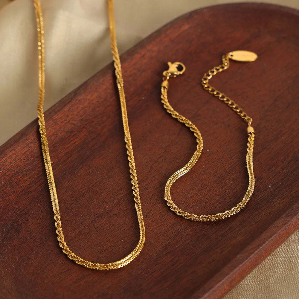 Elegant Gold Pigment Chain Necklace Exquisite Collarbone Chain Stainless Steel Necklace Bracelets Set