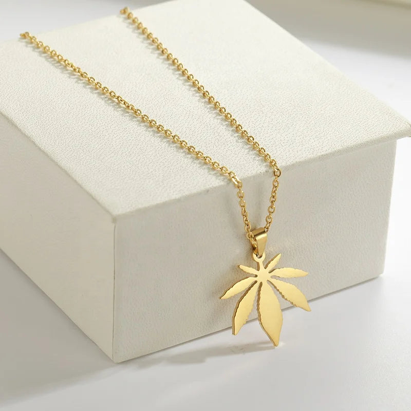 Fashion Simple Maple Leaf Pendant Necklace for Women Girls Stainless Steel Gold Color Engagement Party Jewelry Wholesale