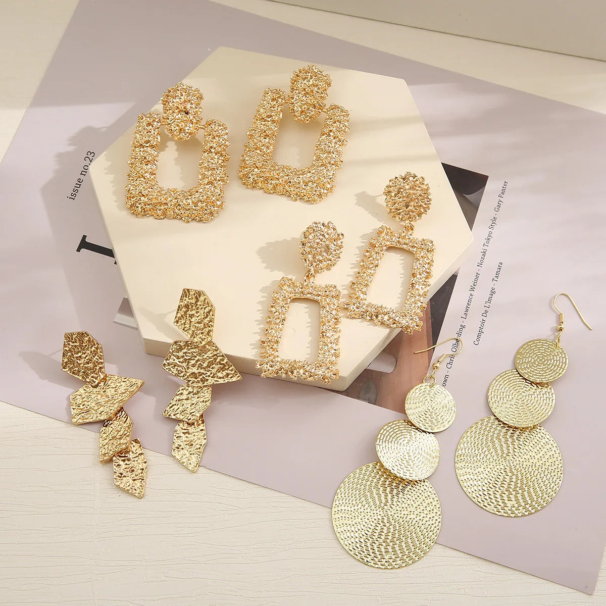 2025 New Arrivals Ins Earrings Advanced Small Irregular Women Flower Earrings Gold Metal Geometric Pendant Women Drop Earring
