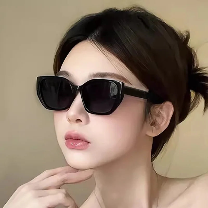 Qmoon Fashion Trend 2024 Cat Eyes Sunglasses PC Small Frame Sunglasses Men Women Shades Sunglasses UV400