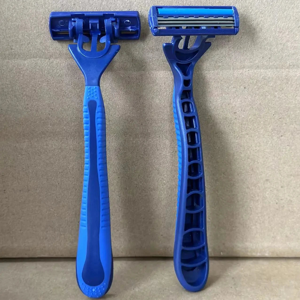 Three-blade Pivoting Head razor with Lubricating Strip Disposable Shaver razor