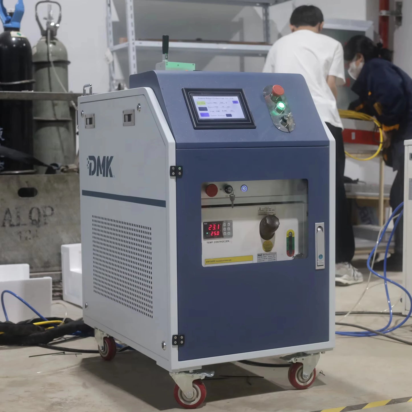 DMK High JPT  Quality 300W/500W/1000W Pulse Laser Cleaning Machine for Metal Removal for Wood Stone Stainless Steel Aluminum