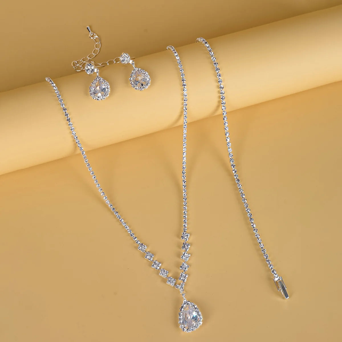 Hot 4-Pieces Bridal Wedding Dress Accessory Bling Drop Dubai Jewelry Set Oman Crystal Bridal Necklace Earrings Bracelet Jewel