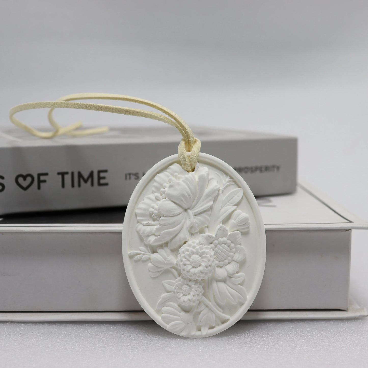 Flower Design Hanging Eco-Friendly Luxury Car Air Freshener with Perfume Scent and Gypsum Material