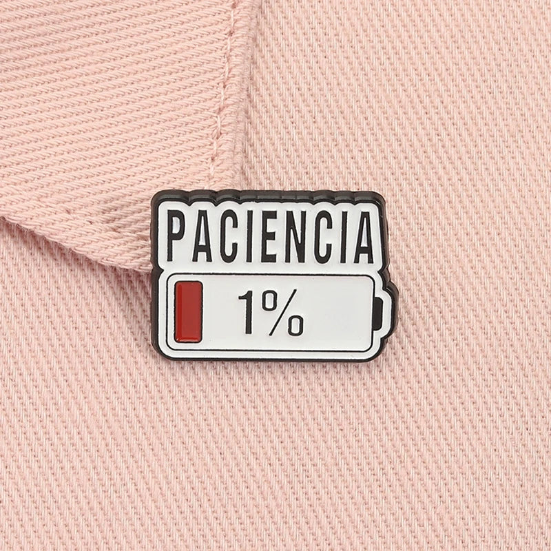 Paciencia 1% divertido cita española Pin esmaltado barra roja broche de batería baja insignia de solapa accesorios de j…