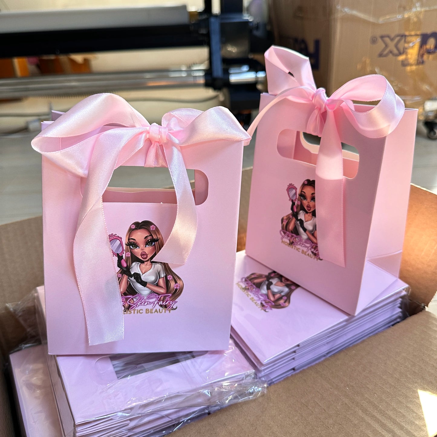 2025 Custom Printed Hard Paper Bag Shopping Paper Bag with Handles Colored Printing Gift Bags