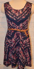 Mujer Rue 21 Sin Mangas Azul Marino Floral Geo Solero y Cinturón Talla Mediana