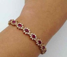 Bonito brazalete de diamantes y rubíes de corte ovalado de 10 quilates enchapado en oro amarillo de 14 quilates
