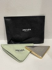 Prada Beauty Oro y Plata Plegable Doble Espejo Compacto Verde Menta Bolsa a Presión