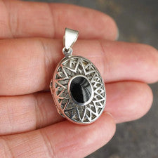 Collar colgante medallón ovalado de ónix negro de plata de ley 925