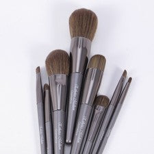 Juegos de brochas de maquillaje gris
