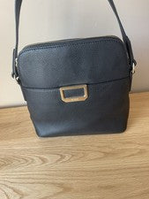 Nuevo bolso de hombro Ruth Langsford de cuero granulado en negro