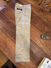 Pantalones chinos americanos Izod para hombre (30 x 32) ajustados tostados