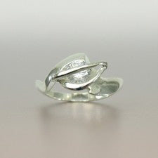 Elegante anillo de plata de ley con circonitas macizas perforadas 925 hecho a mano