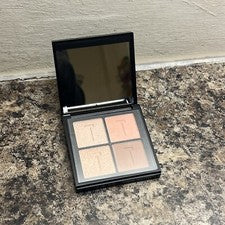 Paleta cuádruple de sombras de ojos TED BAKER mate moca, melocotón, oro rosa, champán - nueva