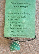 Collar colgante de piedras preciosas de aventurina verde corte natural genuino.