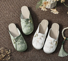 Sandalias planas florales con puntera cerrada bordadas para mujer