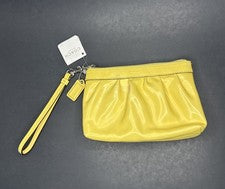 Muñeca Coach Amarilla De Colección Paciente Cuero Brillante Plisada Etiqueta Colgante NUEVA CON ETIQUETAS *LEER*