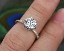 Anillo de compromiso de diamantes de corte redondo de 2,20 quilates de oro bl...