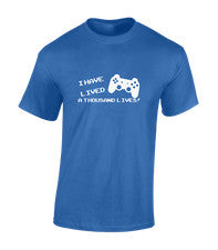 CAMISETA DE HOMBRE HE VIVIDO MIL VIDAS DISEÑO ESLOGAN ESTAMPADO DIVERTIDO MODA