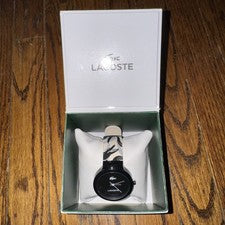 Reloj de cuarzo Lacoste Goa esfera negra con icónico logotipo de cocodrilo necesita batería