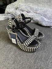 #48 Universal Thread Negro Blanco Chevron Plataforma Sandalias Correa para el Tobillo Talla 6.5