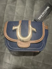 Mini bolso bandolera True Religion para mujer con bolso de hombro ajustable