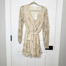 Mini Vestido de Encaje Aeom Para Mujer Pequeño Beige Nuevo con Etiquetas Manga Larga Floral Volantes AM-3182