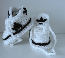 Hecho a mano Bebé Crochet Zapatos Botines Tenis Entrenadores RECIÉN NACIDO Blanco Negro