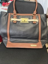 Bolso de hombro Adrienne Vittadini negro para mujer con compartimentos interiores