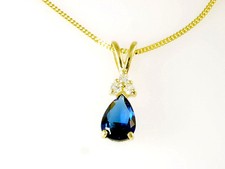 Colgante pequeño de oro 585 con cadena de oro con piedras de circonita 15 x 5 mm