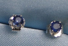 TACHUELAS REDONDAS DE ZAFIRO AZUL NATURAL DE 4,0 MM EN PLATA DE LEY