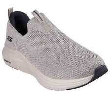 Zapatos Skechers Hombres Deporte Cómodos Informales Calce Ancho Slipon Taupe Espuma con Memoria 232630