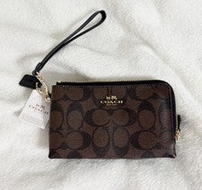 Muñequera Coach, Signature PVC Marrón Negro Logo Doble Esquina Cremallera, #F64131