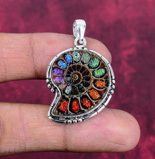 Colgante de joyería diaria de plata de ley 925 hecho a mano con piedras preciosas fósiles de amonita