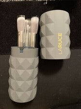 Juego Laruce Beauty Christine: Juego de brochas de maquillaje de 5 piezas con taza Rennie gris + funda