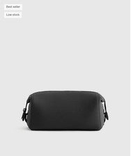 NUEVO CON ETIQUETAS BOLSA DE ASEO DE NEOPRENO QUINCE TODO EL DÍA NEGRA PRECIO DE VENTA SUGERIDO POR EL FABRICANTE $35 KI