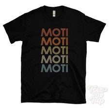 CAMISETA MOTI ESTILO RETRO REPETIDO Hombre y Mujer Novedad Genial Nombre Regalo